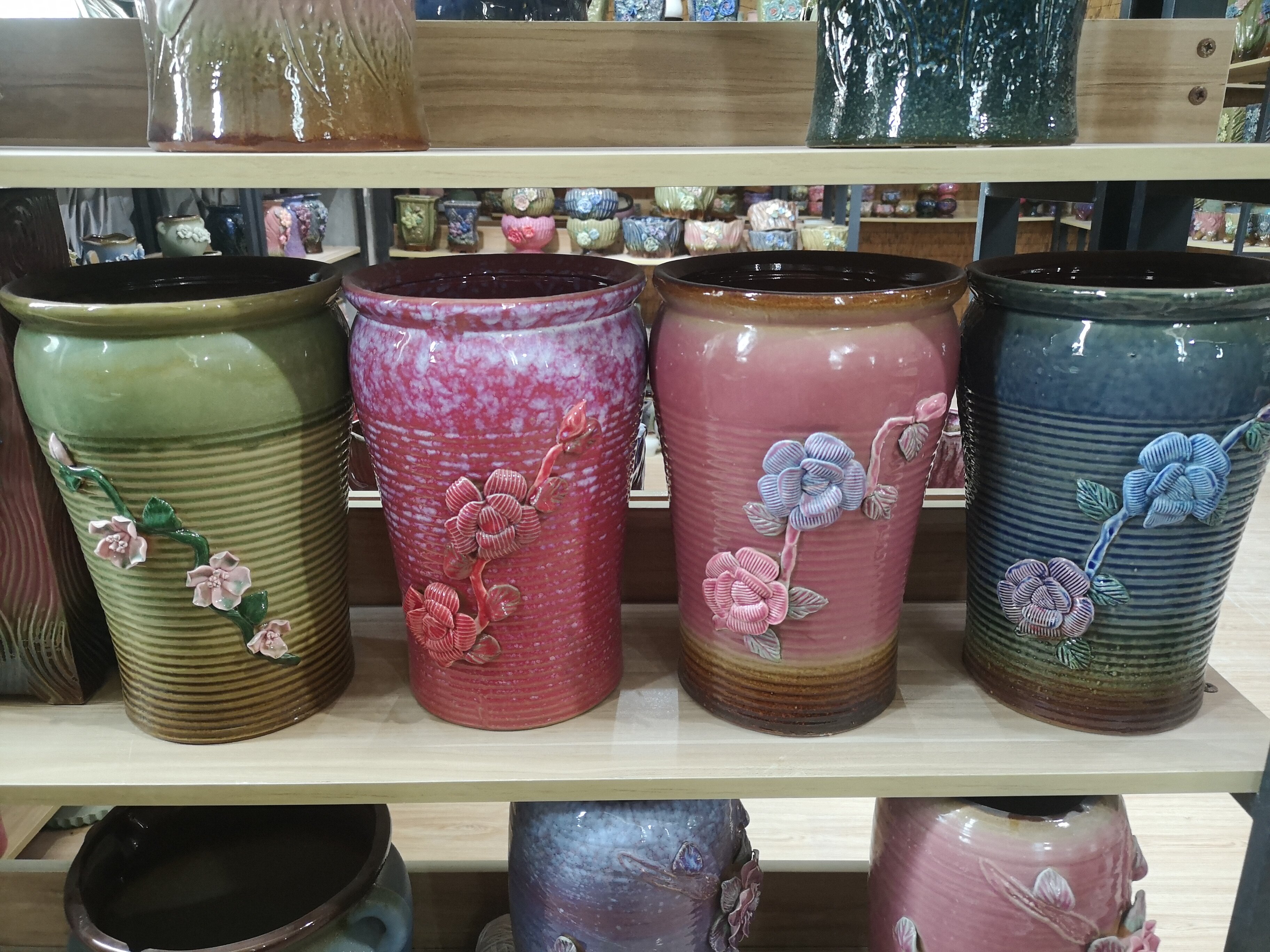 Beautiful Glazed Ceramic Flower Pot with Bowknot for Plant Home Decoration.jpg