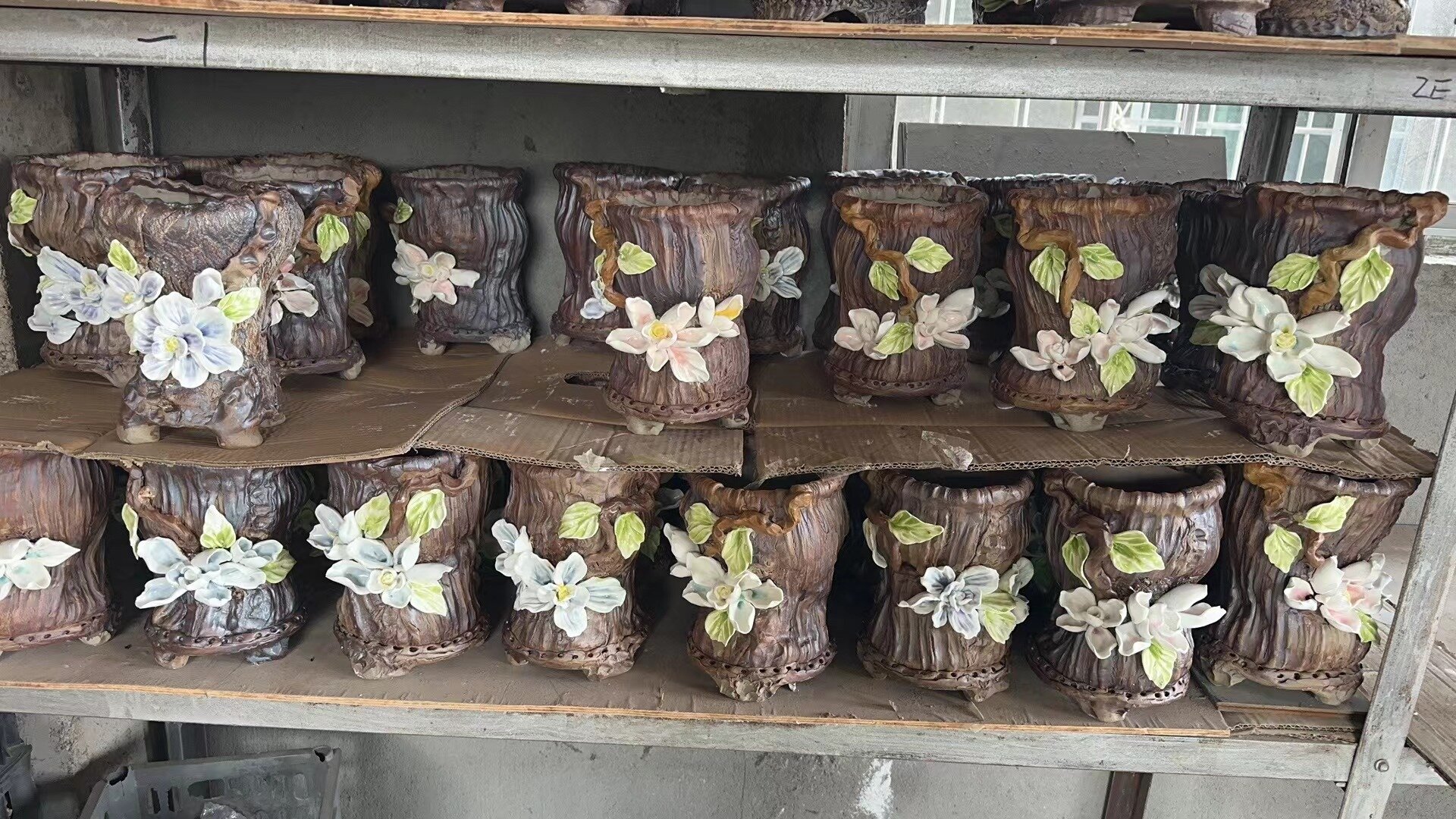 Cute Face Flower Pot Cartoon Resin Hand Carved EcoFriendly Lightweight Hanging Planter Customized Color.jpg